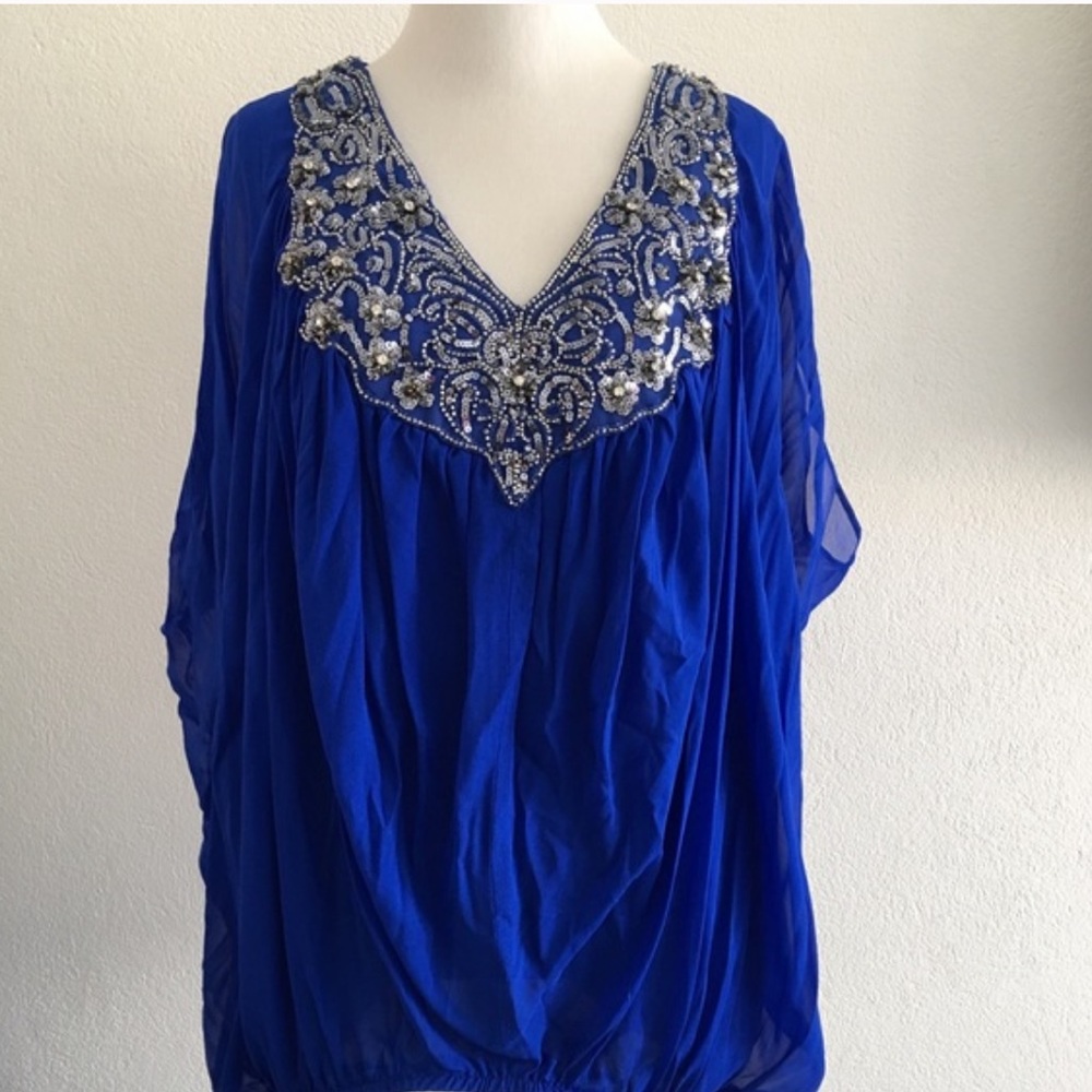 Badgley Mischka No sleeve blouse wavy